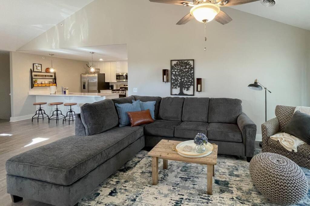 New Beautiful 3 Bedroom Condo In Bettendorf Εξωτερικό φωτογραφία