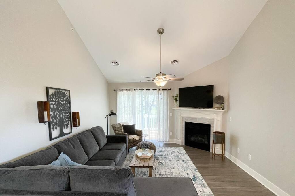 New Beautiful 3 Bedroom Condo In Bettendorf Εξωτερικό φωτογραφία