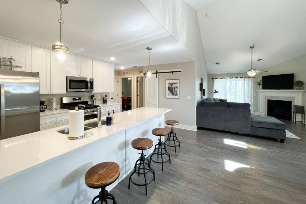New Beautiful 3 Bedroom Condo In Bettendorf Εξωτερικό φωτογραφία