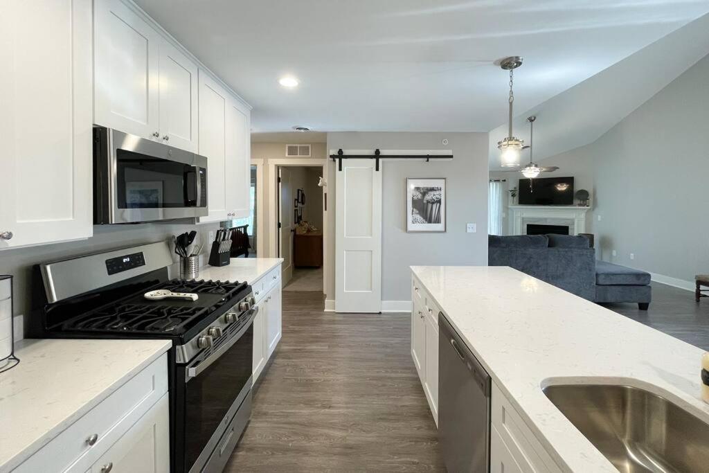 New Beautiful 3 Bedroom Condo In Bettendorf Εξωτερικό φωτογραφία