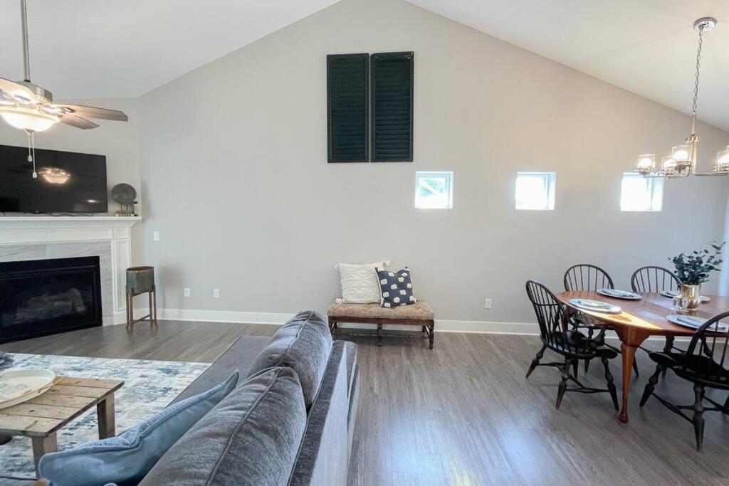 New Beautiful 3 Bedroom Condo In Bettendorf Εξωτερικό φωτογραφία